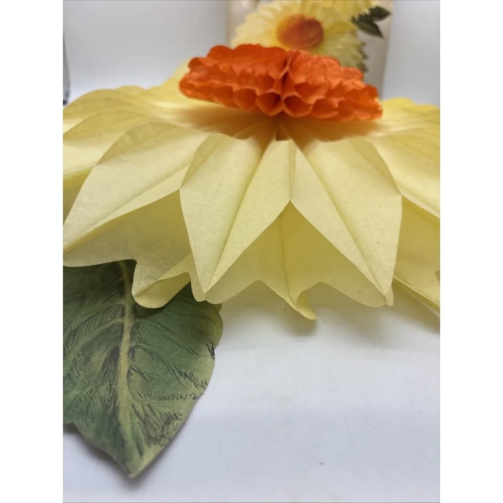 vintage Hallmark Plans-a-Party Daisy  flower centerpiece Honeycomb 1970